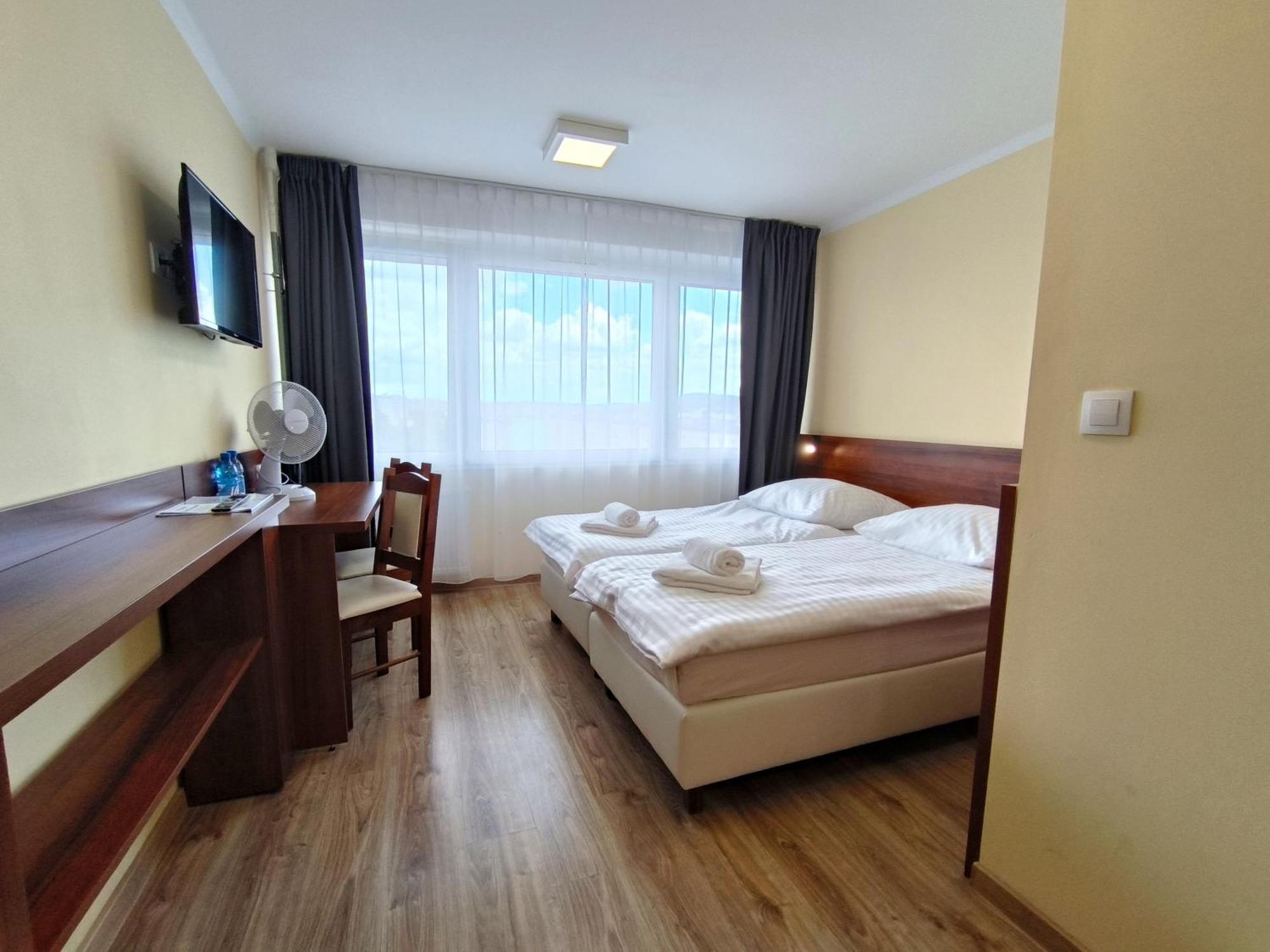 Hotel Sill Κίελτσε Εξωτερικό φωτογραφία